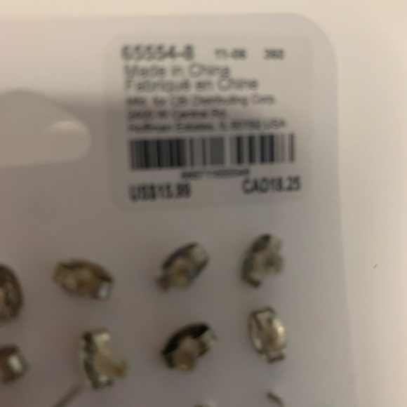 Claire’s Sparkle All The Way 9 piece earring set. New. - Picture 6 of 6